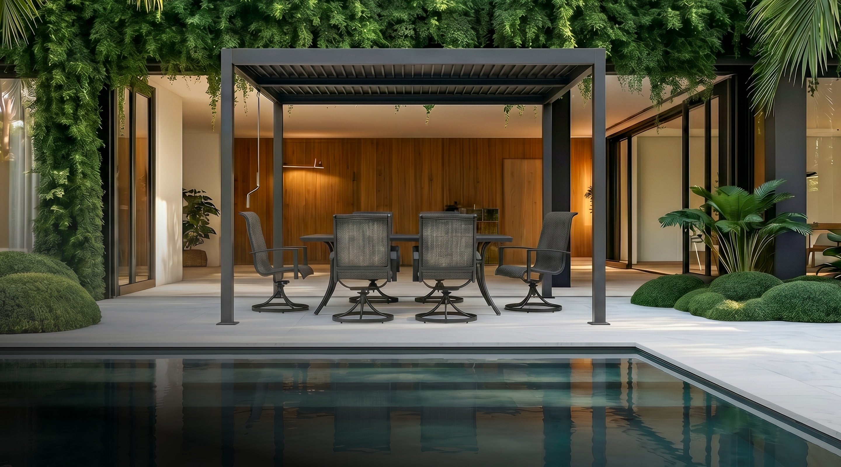 Adjustable Venetian blinds for shading