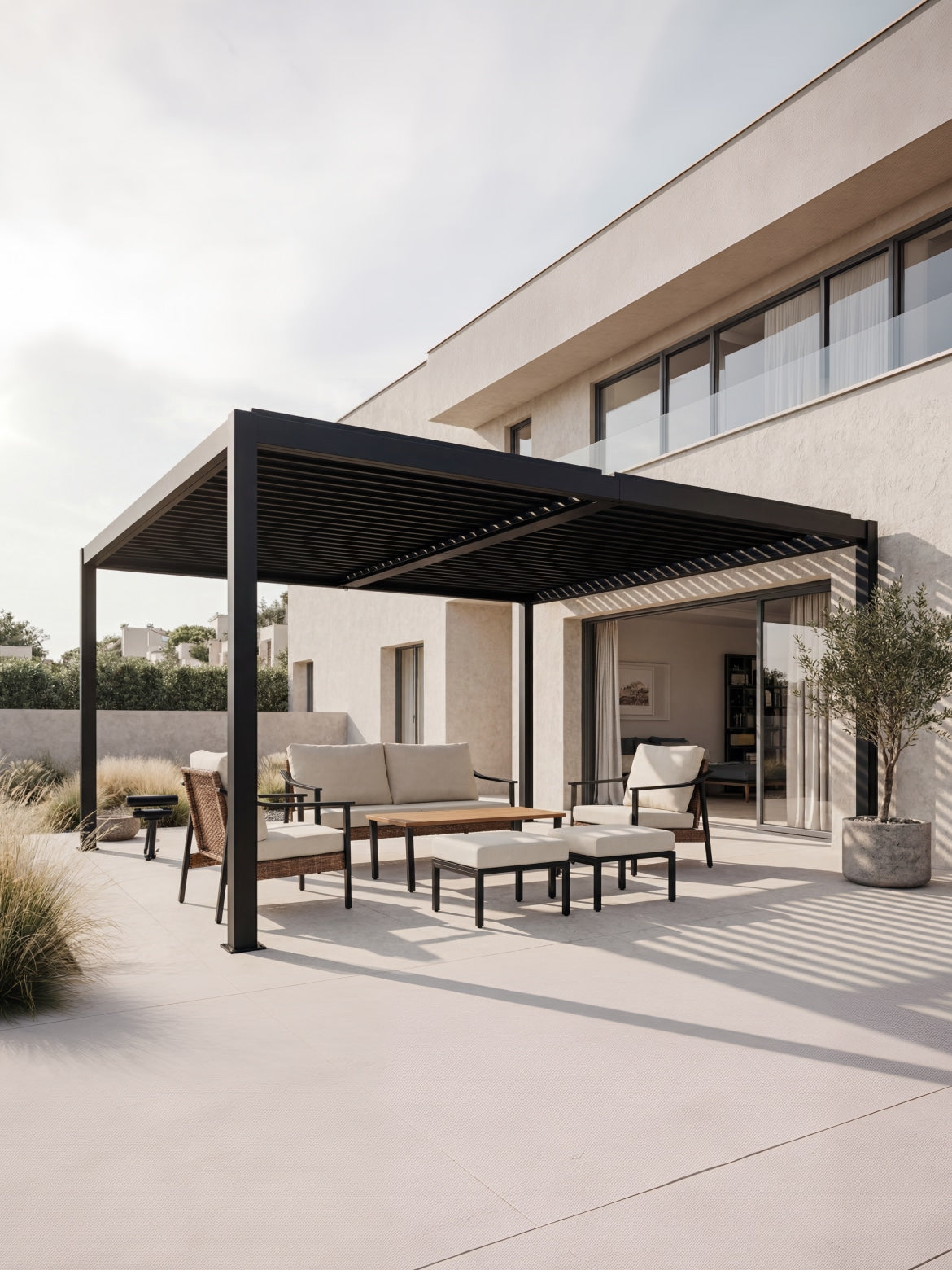 Pergola + Expandable Dining