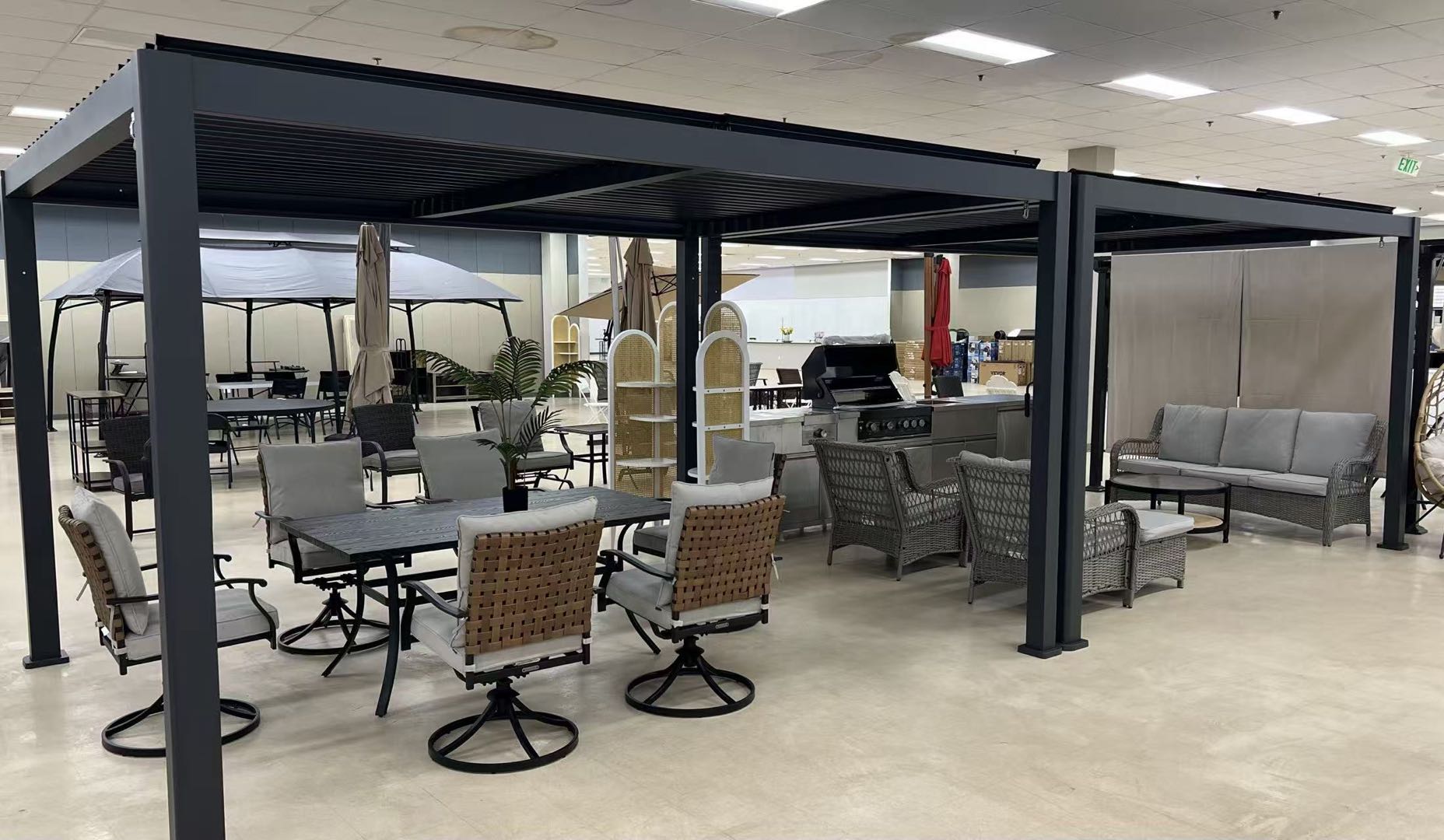 PalmaYard California showroom seating
