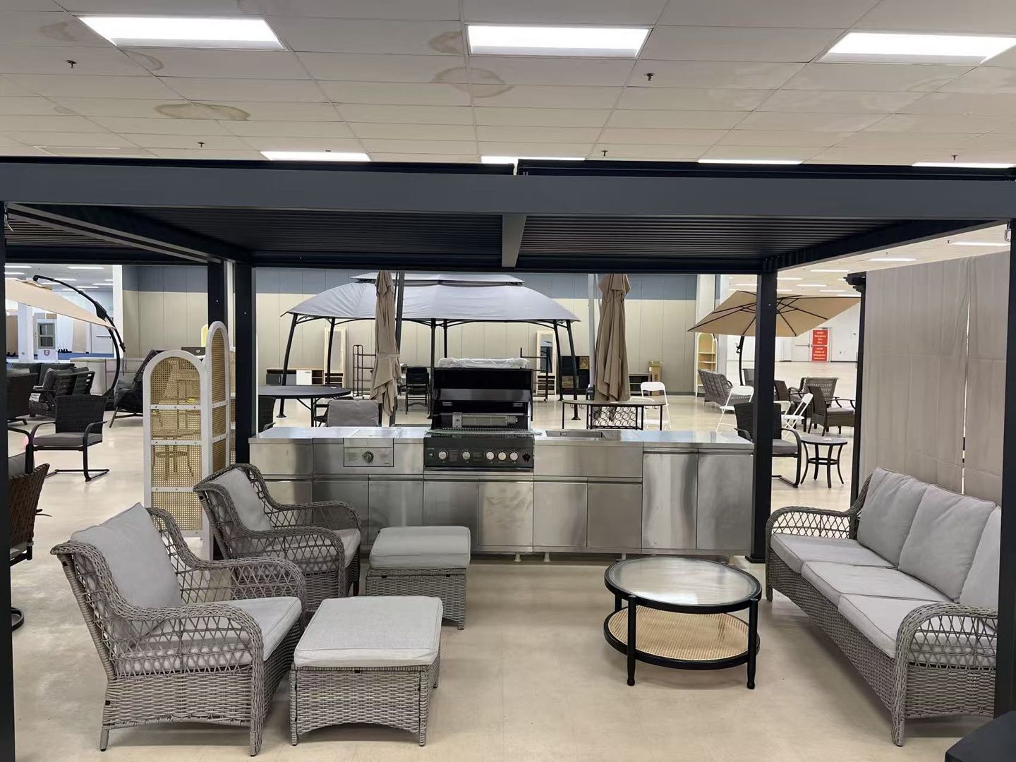 PalmaYard California showroom pergola