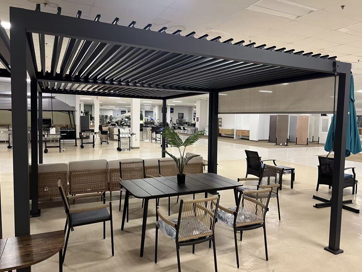 PalmaYard California showroom outdoor setup